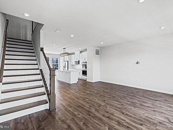 3rd image of 1842 Briscoe Ln