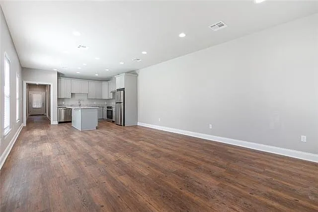3 bed, 2.0 bath, 1300 sqft, $1,975 — Photo 3