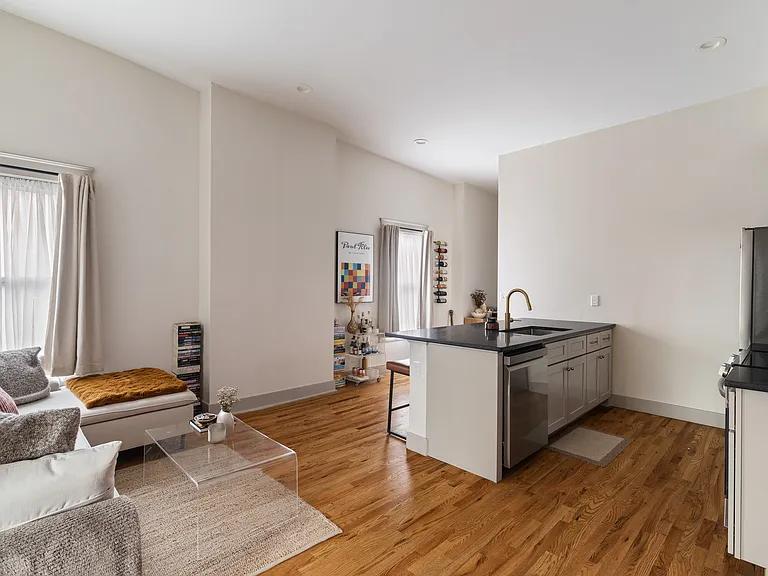 335 W Pike St #C — Photo 6