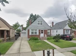 8252 266th St, Glen Oaks, NY 11004