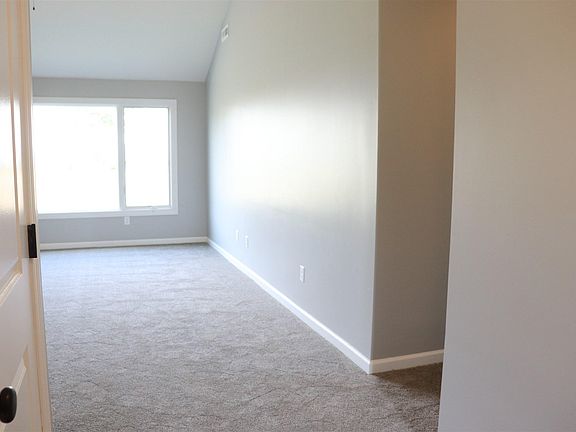 4th image of 170 W Cambridge Dr