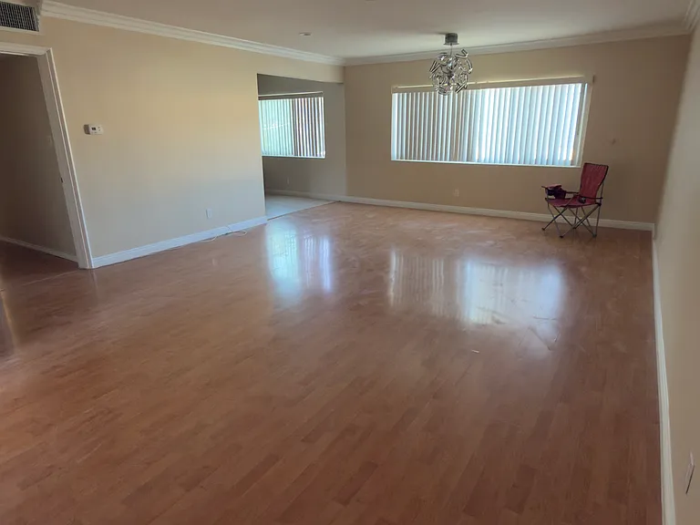 1433 Rock Glen Ave #14 — Photo 2