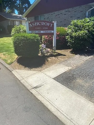 Ash Street Duplexes — Photo 1