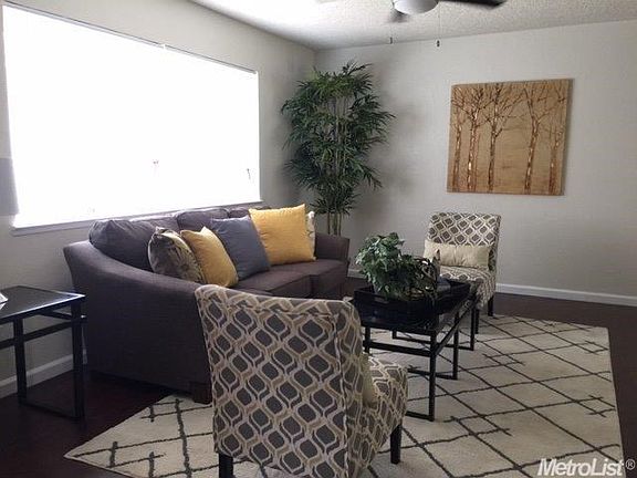 5th image of 77 Kennelford Cir