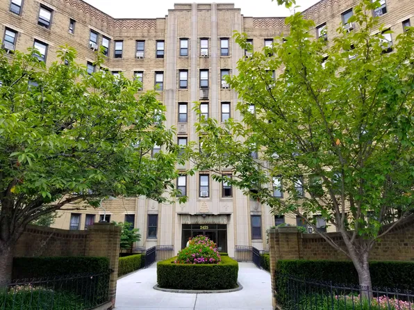 2425 Kings Hwy image 1 of 21