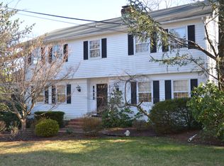 4 Highpoint Rd, Holmdel, NJ 07733