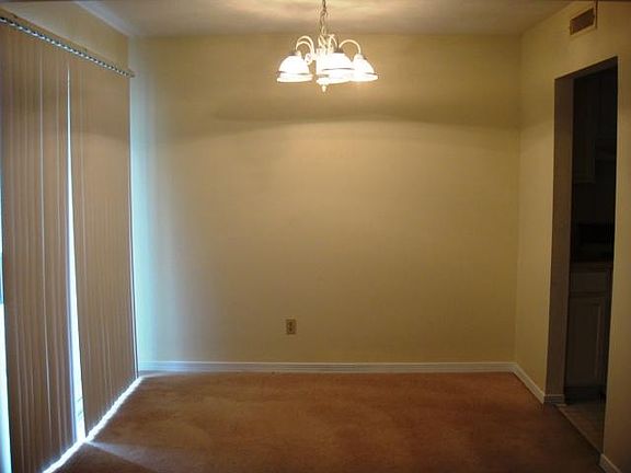 3rd image of 31 Park Cir SE Unit 16