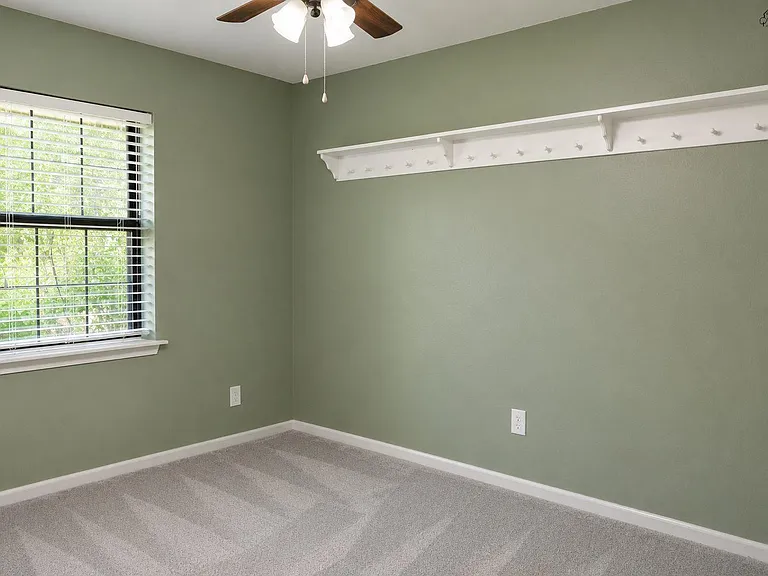 2811 Cromwell Ave — Photo 12