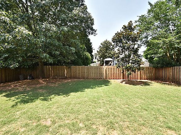 3rd image of 1200 Primrose Dr