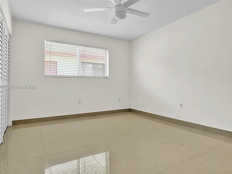 16453 NE 33rd Ave — Photo 10