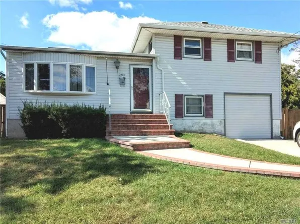 2460 Margaret St, Bellmore, NY 11710