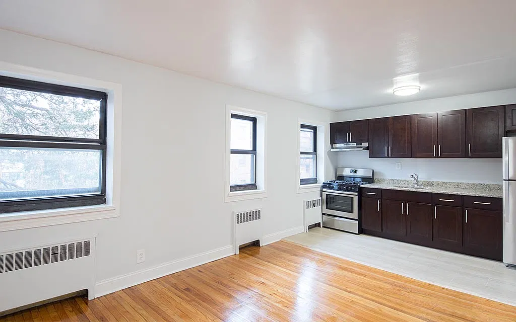 255 S Harrison St — Photo 2