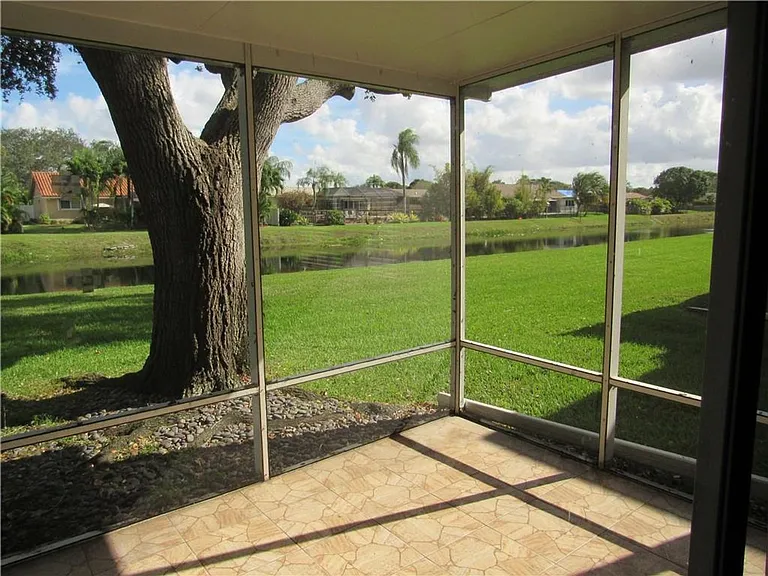 5240 SW 121st Ave — Photo 2