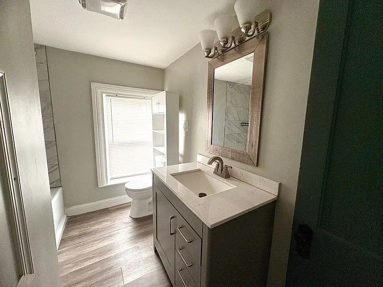 348 E Derry Rd — Photo 22
