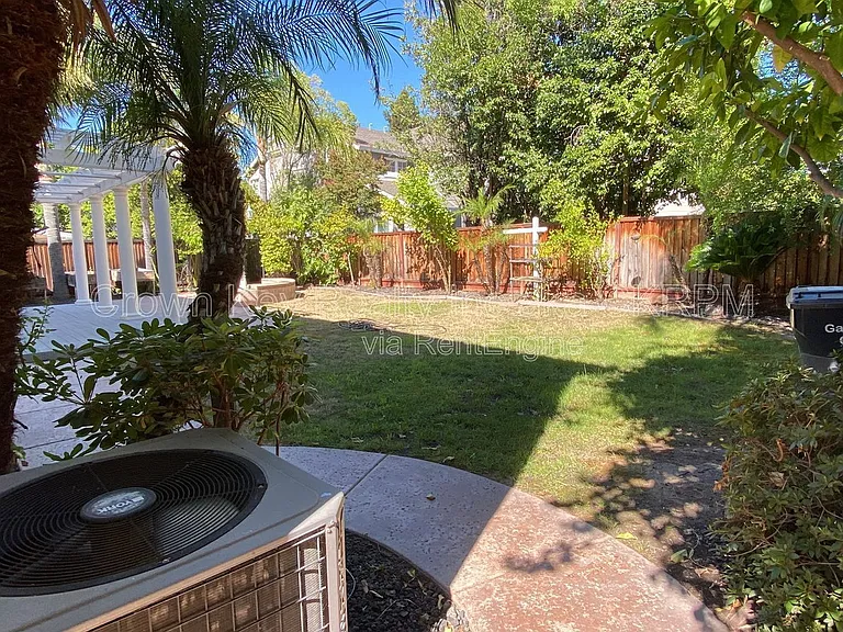 1030 Eastlake Cir — Photo 35