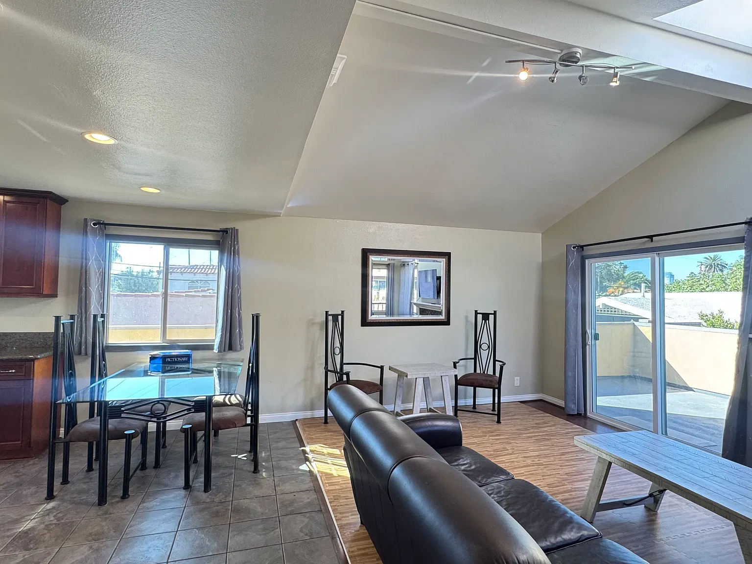 2 bed, 1068 sqft, $3,800 — Photo 2