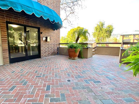 2nd image of 424 Oak St Unit 223