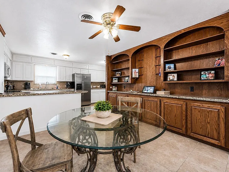 5813 Russell Ln — Photo 6