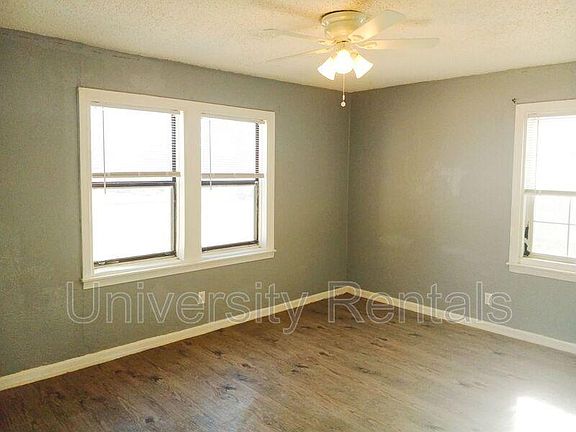 2nd image of 109 N Avenue V