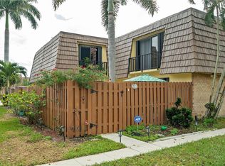 561 Springdale Cir, Palm Springs, FL 33461