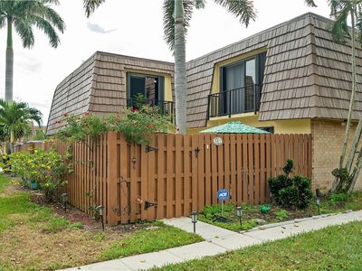 561 Springdale Circle, Palm Springs, FL, 33461