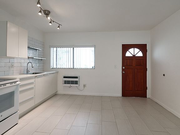 5th image of 226 Calabria Ave APT 2