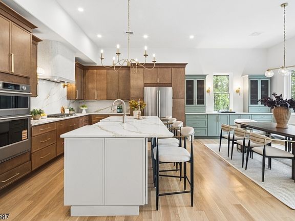 5th image of 233 Fairmount Ave