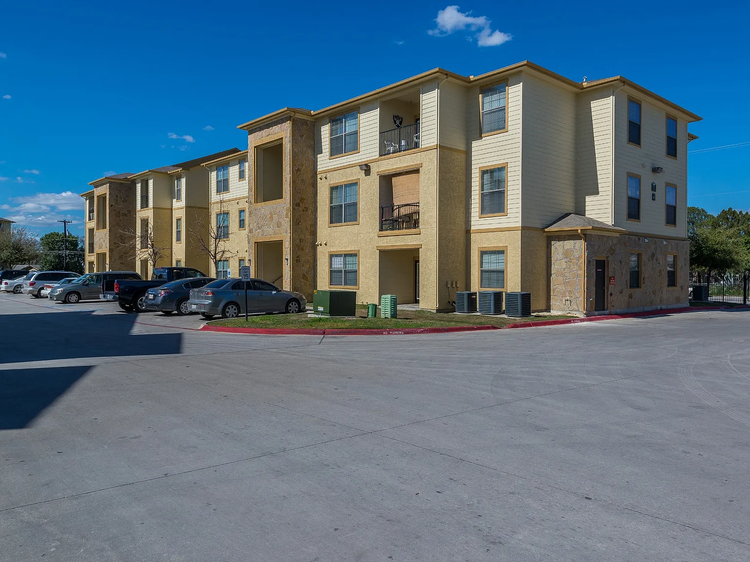 Mission Del Rio Apartment Homes — Photo 1