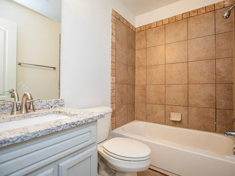 786 W Breeze Cv — Photo 17