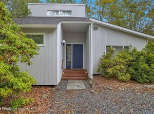 1045 Mountain Top Dr, Lake Ariel, PA 18436