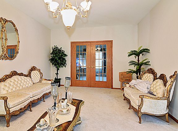 4th image of 22494 Aster Dr