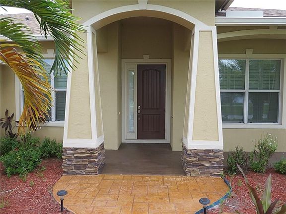 4th image of 295 SW Vista Lake Dr