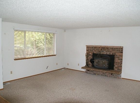 3rd image of 2910 13th St SE