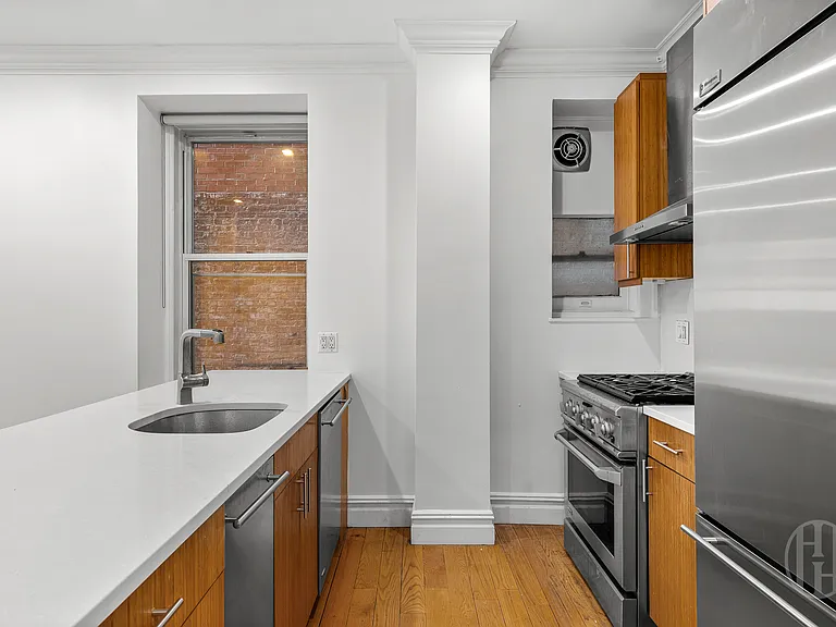 26 E 63rd St #2C — Photo 3