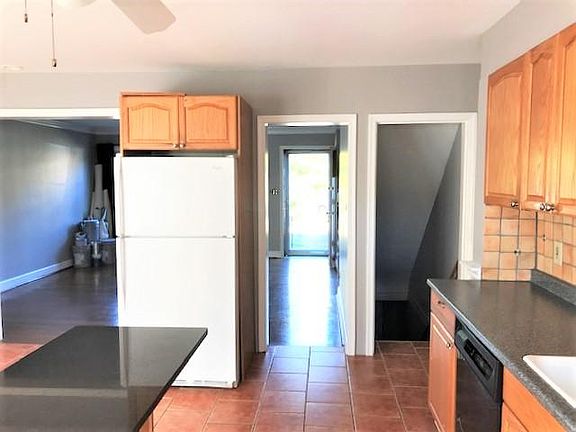 5th image of 946 Radcliffe Rd