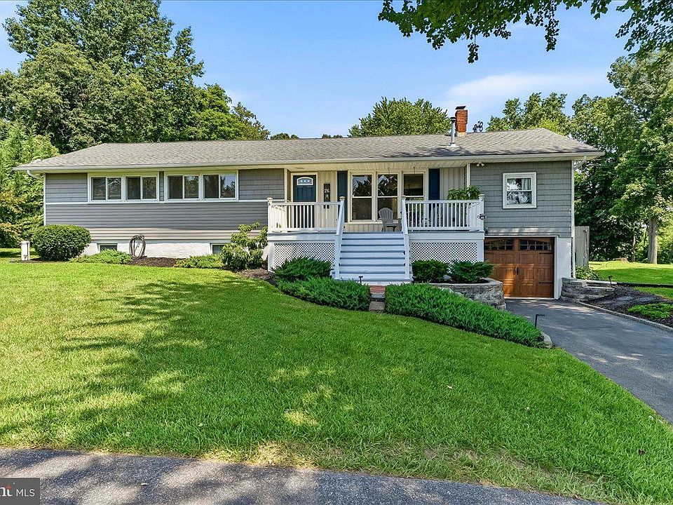 1st image of 196 Highland View Dr