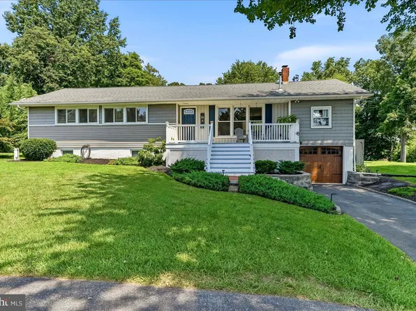 196 Highland View Dr, Lincoln University, PA 19352