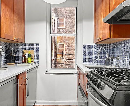 4th image of 306 W 100th St APT 36