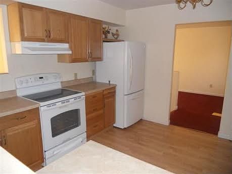 3rd image of 1036 Pasque St