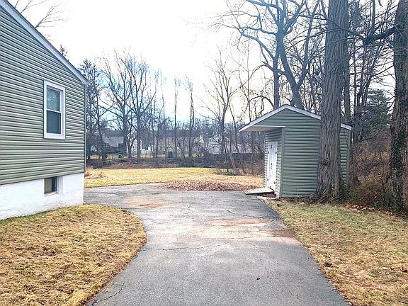 2nd image of 225 Maple Ave