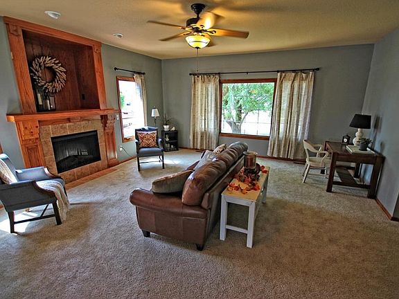 3rd image of 317 NW Crestview Dr