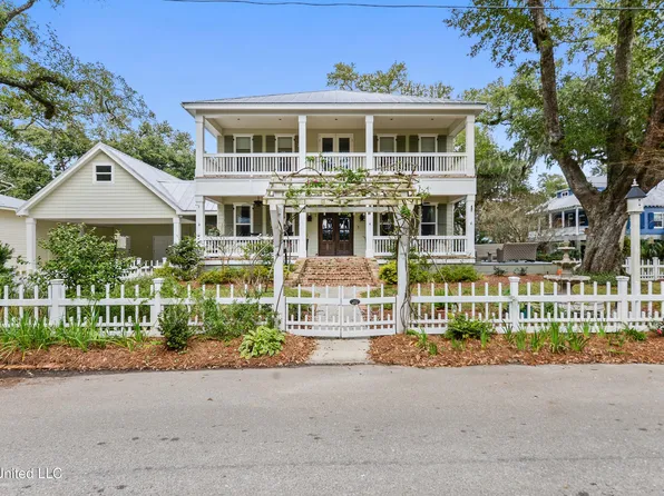 107 Ballentine St, Bay Saint Louis, MS 39520