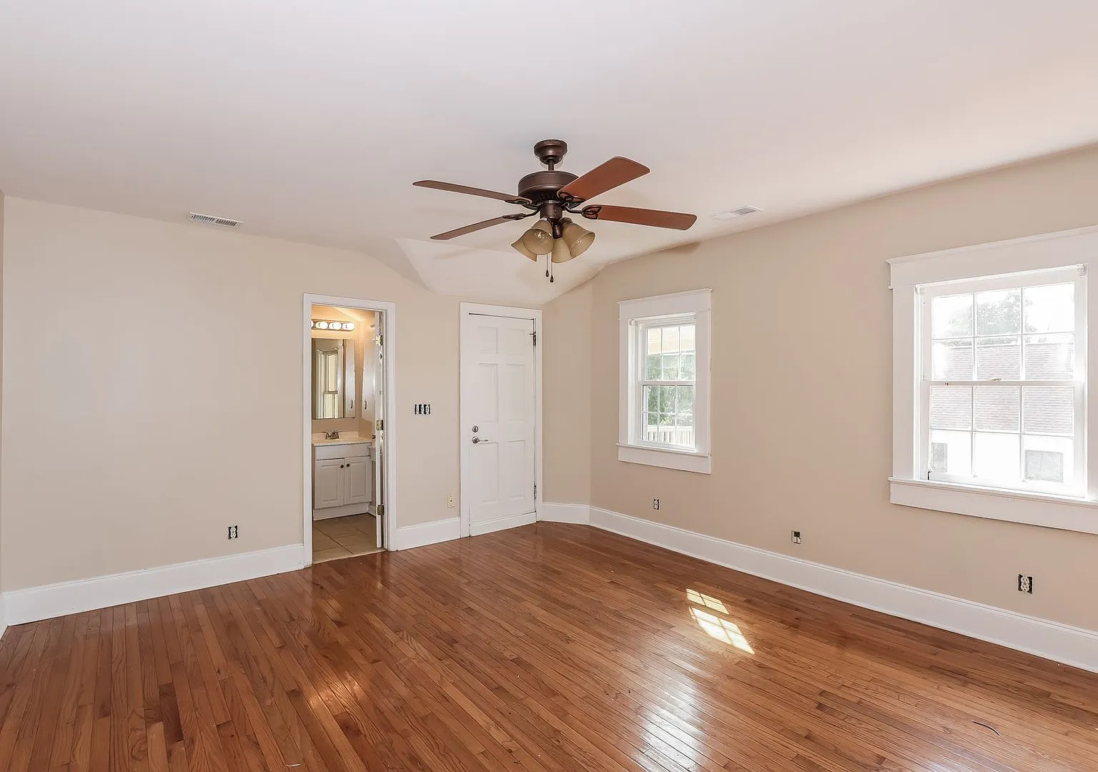3 bed / 2 bath ~ Just minutes from CofC and MUSC — Photo 4
