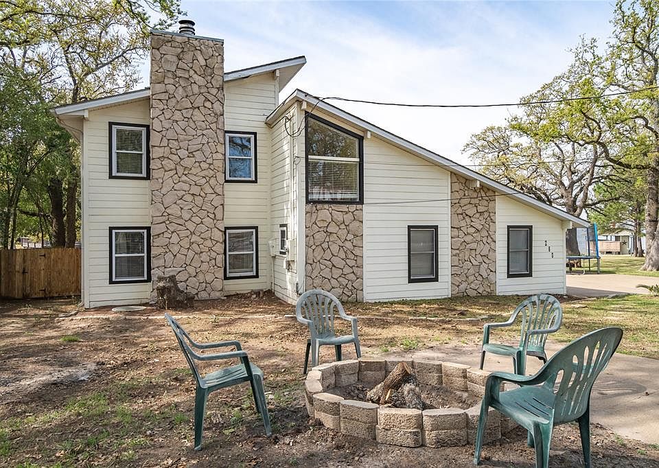 1st image of 260 Nob Hill Cir