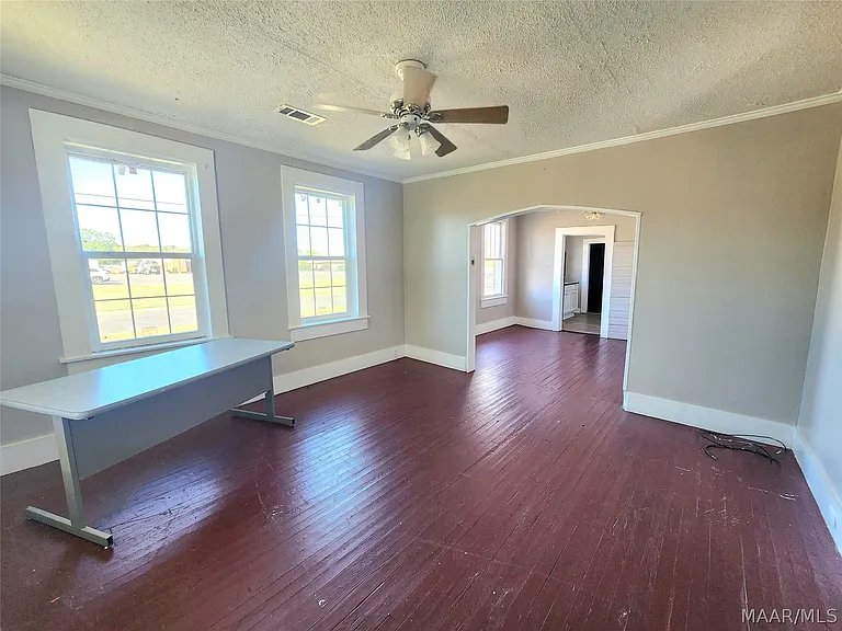 210 W Osceola St — Photo 13