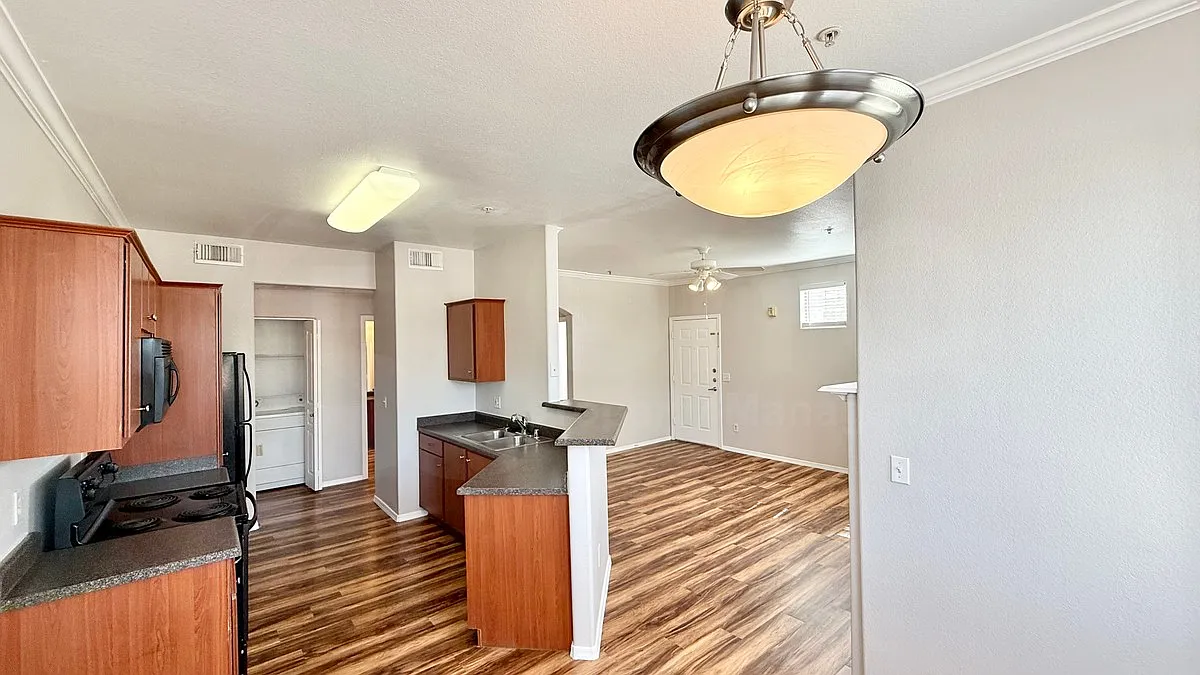 2 bed, 2.0 bath, 1056 sqft, $1,450 — Photo 4
