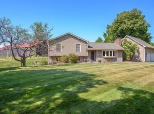2 Bargate Ln, Hadley, MA 01035