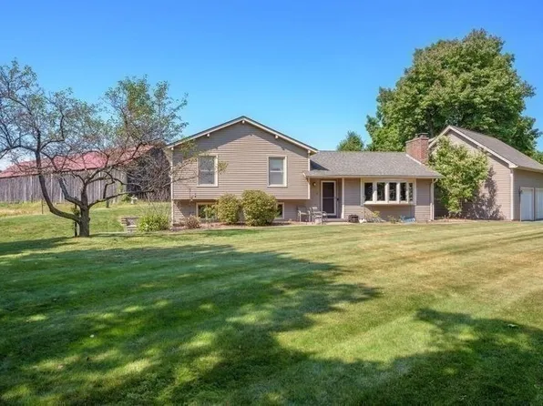 2 Bargate Ln, Hadley, MA 01035