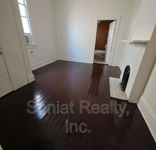 311 S Scott St — Photo 5