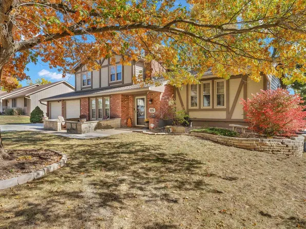 3930 SW Nottingham Rd, Topeka, KS 66610